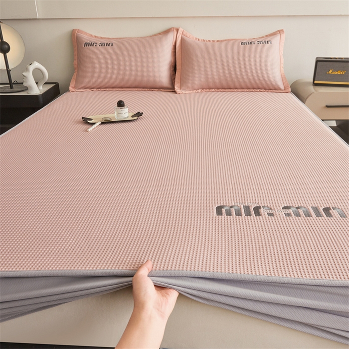 91家纺网 家纺一手货源 找家纺 布卢姆床垫 2025新款A类PE凉感华夫格刺绣凉豆豆席床笠款 豆豆床笠-粉色