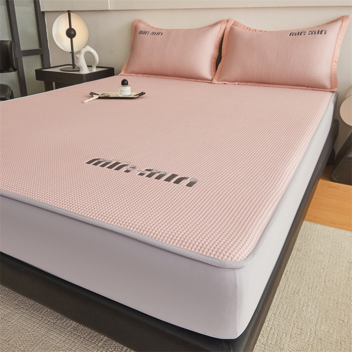 91家纺网 家纺一手货源 找家纺 布卢姆床垫 2025新款A类PE凉感华夫格刺绣凉豆豆席床笠款 豆豆床笠-粉色