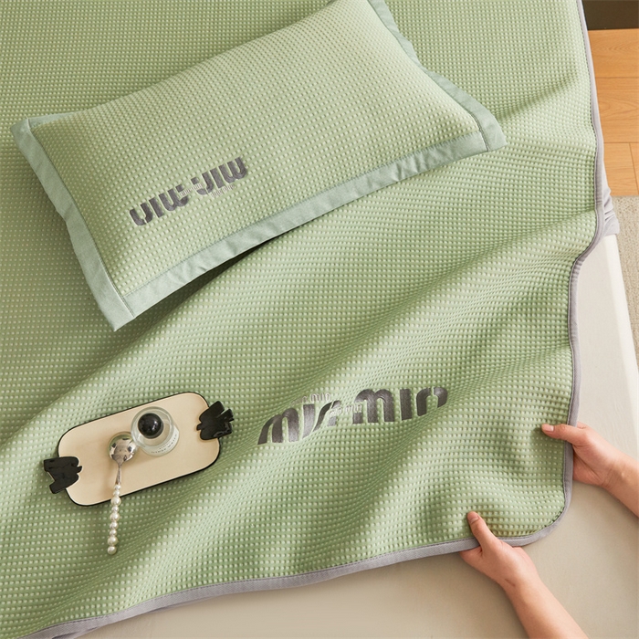 91家纺网 家纺一手货源 找家纺 布卢姆床垫 2025新款A类PE凉感华夫格刺绣凉豆豆席床笠款 豆豆床笠-果绿