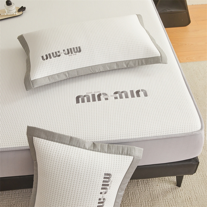 91家纺网 家纺一手货源 找家纺 布卢姆床垫 2025新款A类PE凉感华夫格刺绣凉豆豆席床笠款 豆豆床笠-奶白