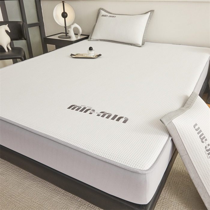 91家纺网 家纺一手货源 找家纺 布卢姆床垫 2025新款A类PE凉感华夫格刺绣凉豆豆席床笠款 豆豆床笠-奶白