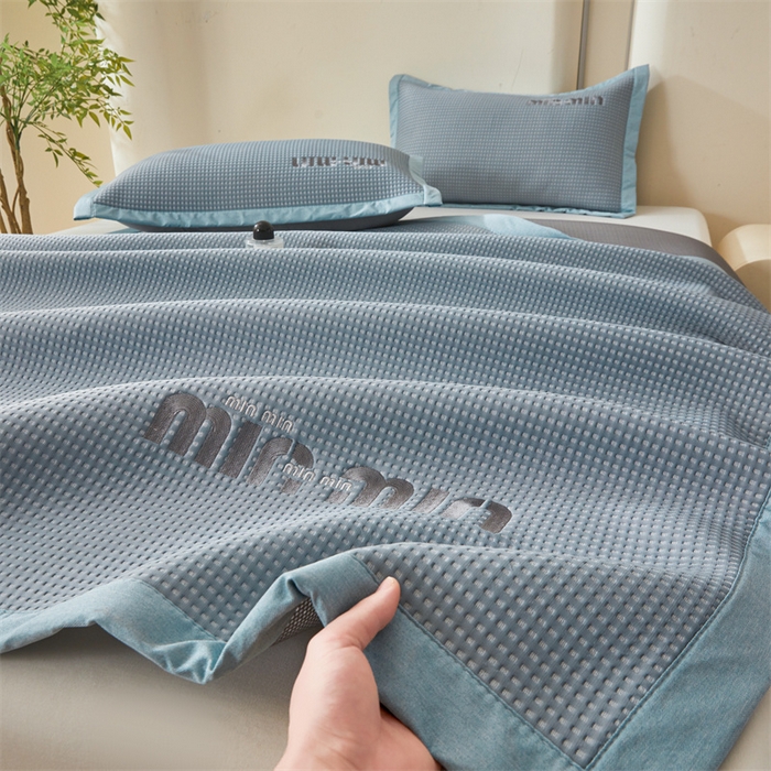 91家纺网 家纺一手货源 找家纺 布卢姆床垫 2025新款A类乙纶PE刺绣凉豆豆席豆豆床席凉席 豆豆床席-梵星蓝