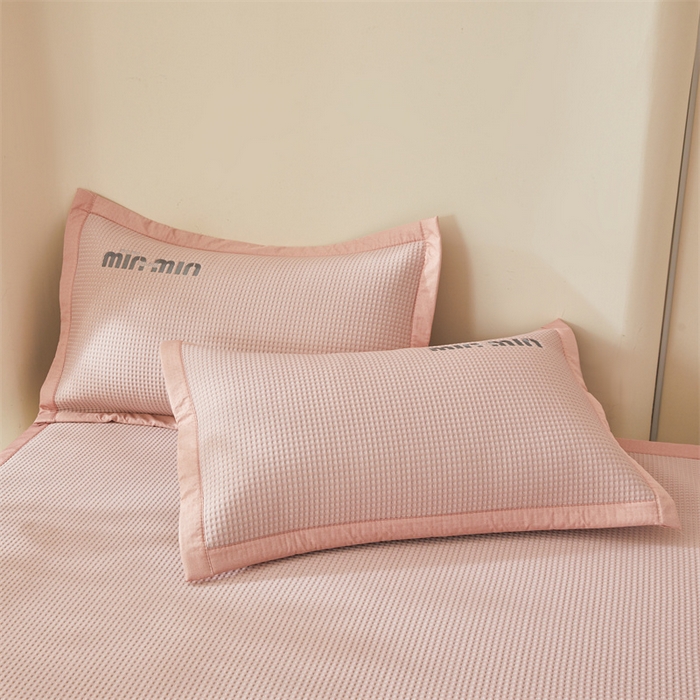 91家纺网 家纺一手货源 找家纺 布卢姆床垫 2025新款A类乙纶PE刺绣凉豆豆席豆豆床席凉席 豆豆床席-粉色