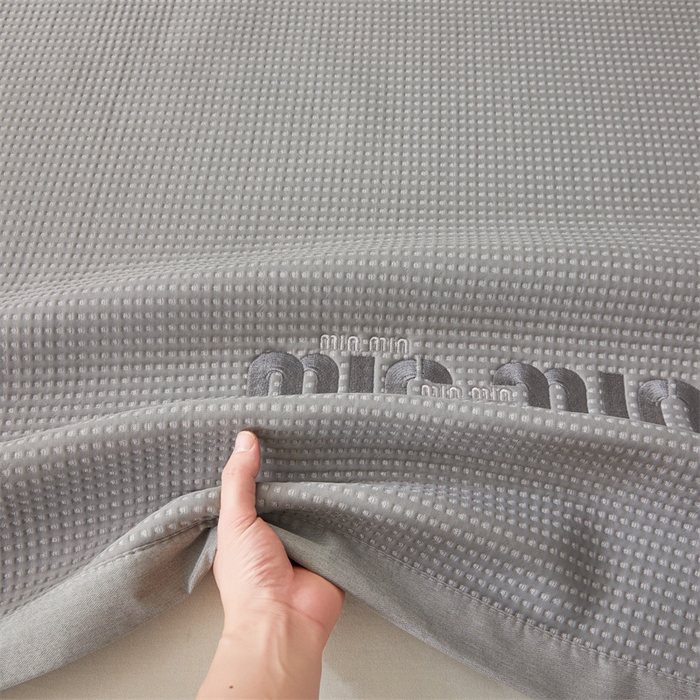 91家纺网 家纺一手货源 找家纺 布卢姆床垫 2025新款A类乙纶PE刺绣凉豆豆席豆豆床席凉席 豆豆床席-深灰