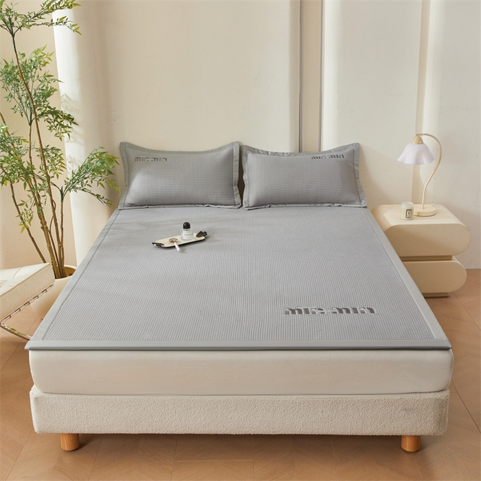 91家纺网 家纺一手货源 找家纺 布卢姆床垫 2025新款A类乙纶PE刺绣凉豆豆席豆豆床席凉席 豆豆床席-深灰