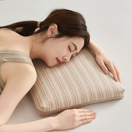 91家纺网 家纺一手货源 找家纺 （总）乐可 2025新款3D条纹双拼枕枕头枕芯