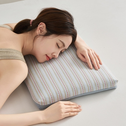 91家纺网 家纺一手货源 找家纺 （总）乐可 2025新款3D条纹双拼枕枕头枕芯