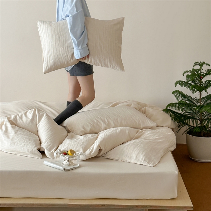 91家纺网 家纺一手货源 找家纺 小春日和  纯棉色织双层纱四件套提花被套纯色加大床单1.8床笠民宿风高端不规则条纹四件套 觅光-米