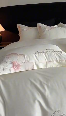 91家纺网 家纺一手货源 找家纺 馨蕊家居 2025新款高精密刺绣轻奢风全棉四件套-棉-花至 花至-月光白