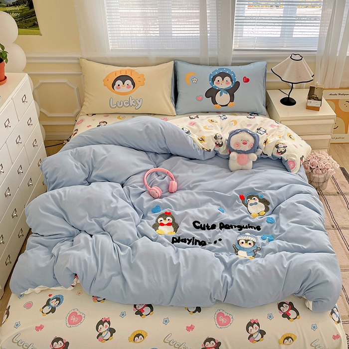 91家纺网 家纺一手货源 找家纺 一霖家纺 2025新款高克重云朵棉数码印花＋毛巾绣四件套 音乐企鹅