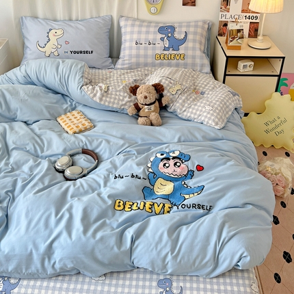 一霖家纺 2025新款高克重云朵棉数码印花＋毛巾绣四件套 魔法恐龙