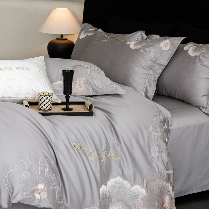 91家纺网 家纺一手货源 找家纺 馨蕊家居 2025新款高精密刺绣轻奢风全棉四件套-棉-花至 花至-高级灰