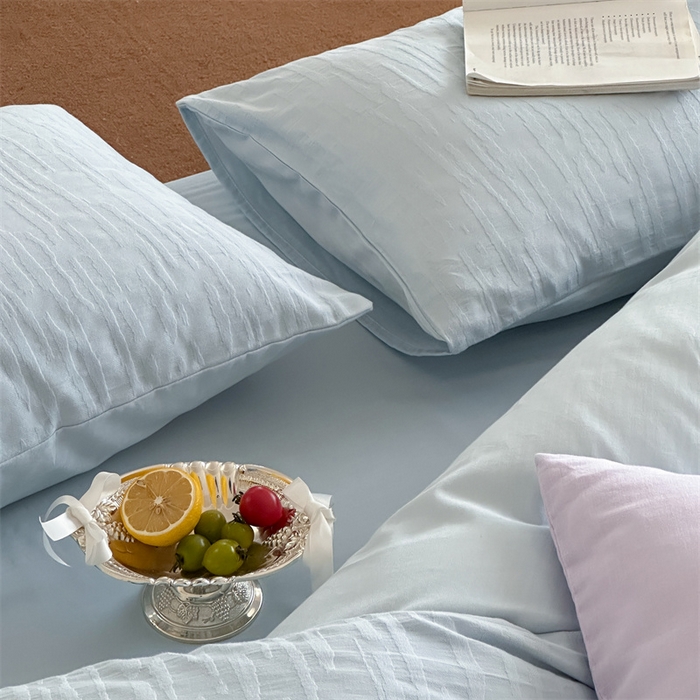 91家纺网 家纺一手货源 找家纺 小春日和  纯棉色织双层纱四件套提花被套纯色加大床单1.8床笠民宿风高端不规则条纹四件套 觅光-兰