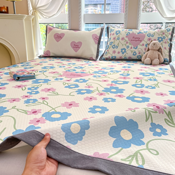 91家纺网 家纺一手货源 找家纺 Sweet dreams甜梦 2025新款数码印花凉感豆豆软席凉席席子系列-小版 爱心小花