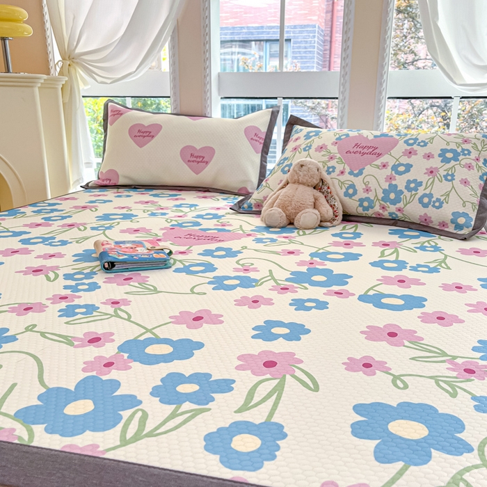 91家纺网 家纺一手货源 找家纺 Sweet dreams甜梦 2025新款数码印花凉感豆豆软席凉席席子系列-小版 爱心小花