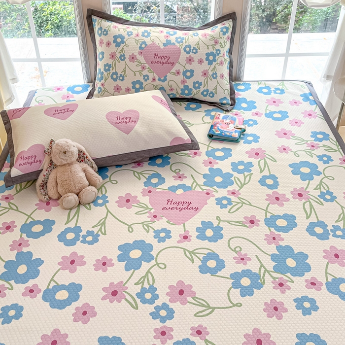 91家纺网 家纺一手货源 找家纺 Sweet dreams甜梦 2025新款数码印花凉感豆豆软席凉席席子系列-小版 爱心小花