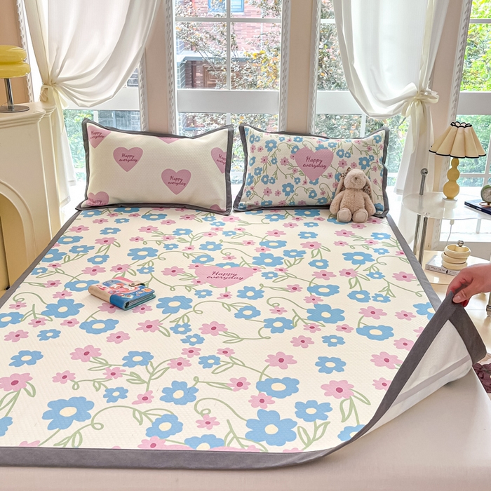 91家纺网 家纺一手货源 找家纺 Sweet dreams甜梦 2025新款数码印花凉感豆豆软席凉席席子系列-小版 爱心小花