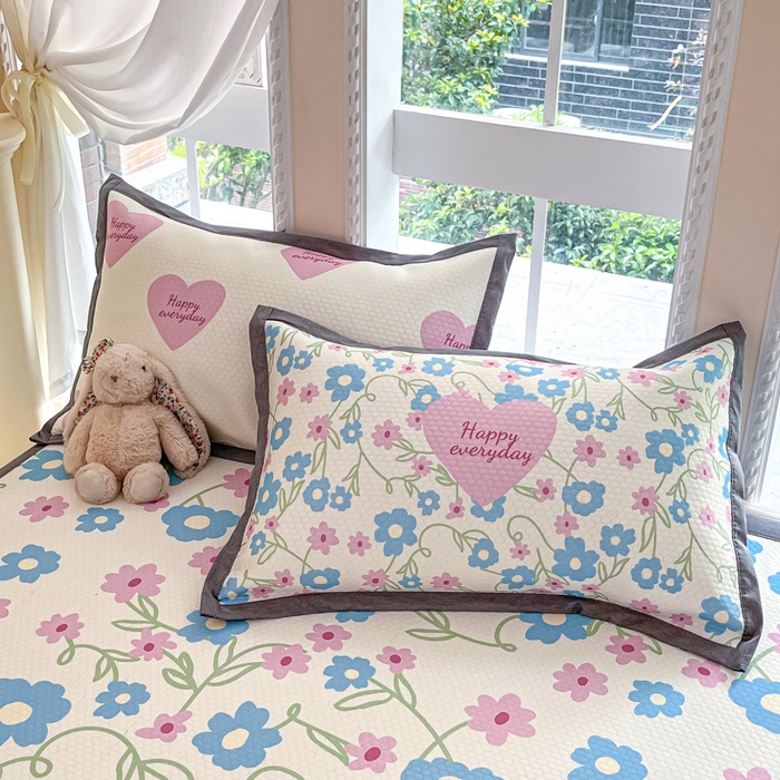 91家纺网 家纺一手货源 找家纺 Sweet dreams甜梦 2025新款数码印花凉感豆豆软席凉席席子系列-小版 爱心小花