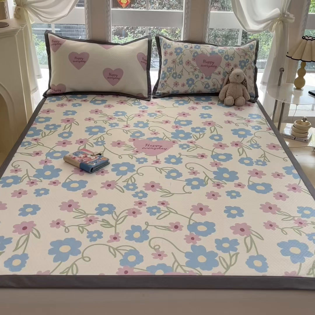 91家纺网 家纺一手货源 找家纺 Sweet dreams甜梦 2025新款数码印花凉感豆豆软席凉席席子系列-小版 爱心小花