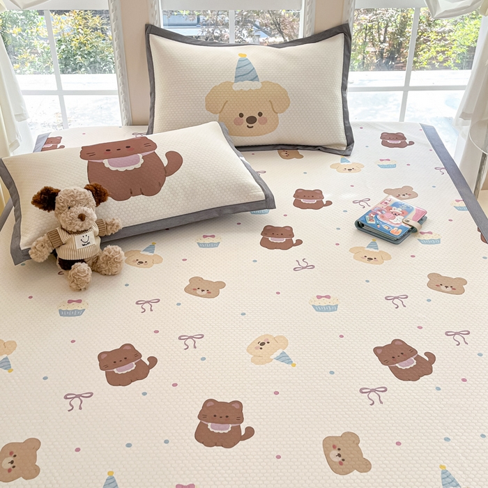 91家纺网 家纺一手货源 找家纺 Sweet dreams甜梦 2025新款数码印花凉感豆豆软席凉席席子系列-小版 蛋糕小动物