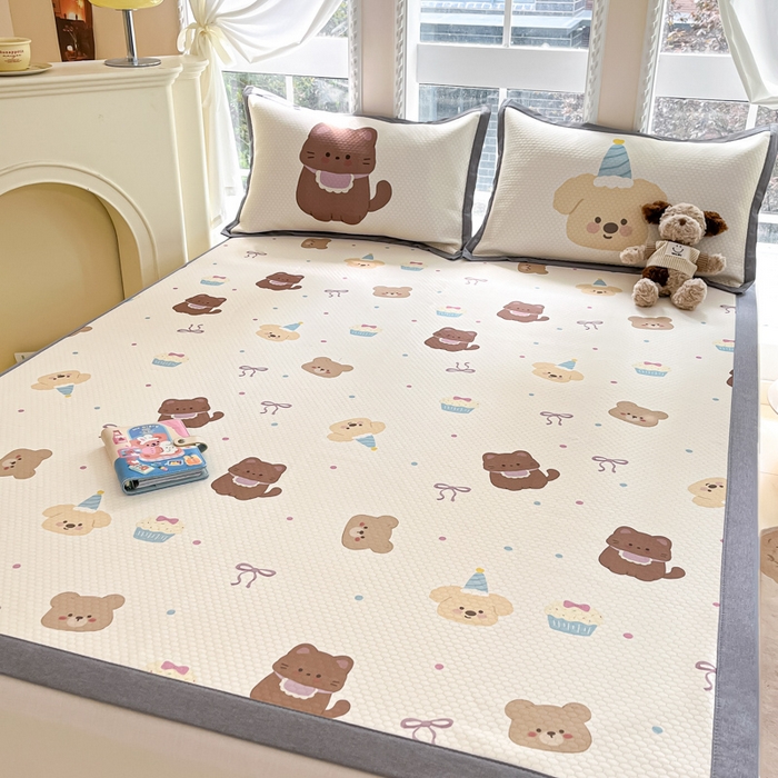 91家纺网 家纺一手货源 找家纺 Sweet dreams甜梦 2025新款数码印花凉感豆豆软席凉席席子系列-小版 蛋糕小动物