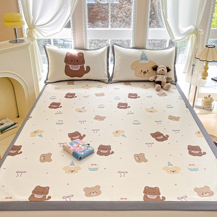 91家纺网 家纺一手货源 找家纺 Sweet dreams甜梦 2025新款数码印花凉感豆豆软席凉席席子系列-小版 蛋糕小动物