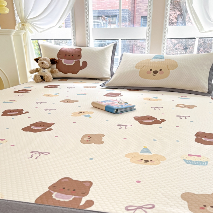 91家纺网 家纺一手货源 找家纺 Sweet dreams甜梦 2025新款数码印花凉感豆豆软席凉席席子系列-小版 蛋糕小动物