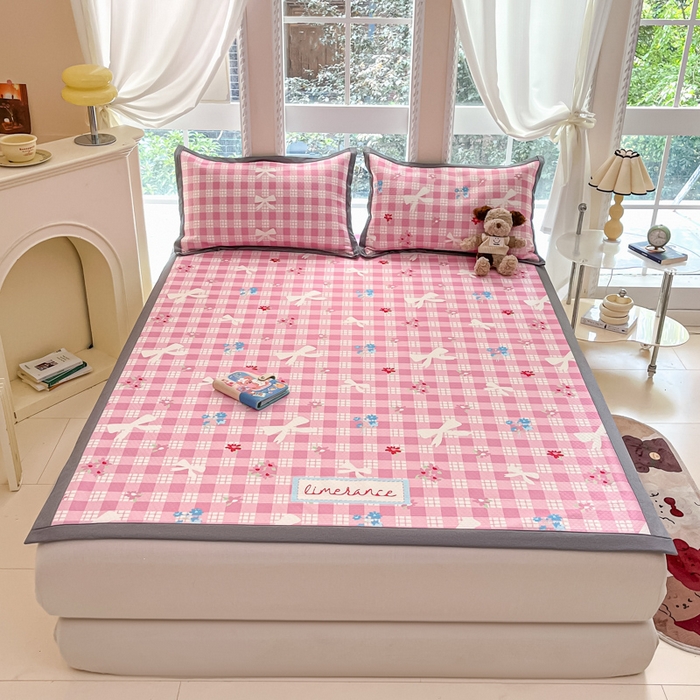 91家纺网 家纺一手货源 找家纺 Sweet dreams甜梦 2025新款数码印花凉感豆豆软席凉席席子系列-小版 格子蝴蝶结