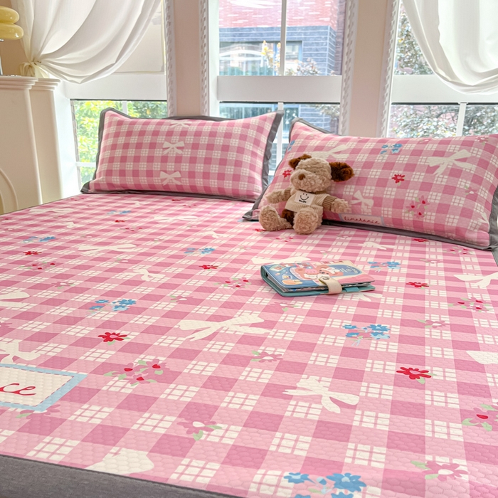 91家纺网 家纺一手货源 找家纺 Sweet dreams甜梦 2025新款数码印花凉感豆豆软席凉席席子系列-小版 格子蝴蝶结