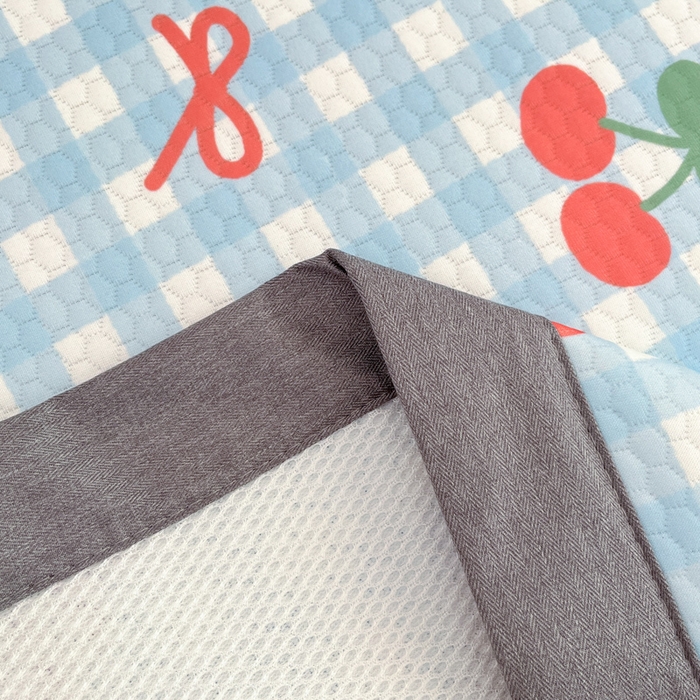 91家纺网 家纺一手货源 找家纺 Sweet dreams甜梦 2025新款数码印花凉感豆豆软席凉席席子系列-小版 格子小熊