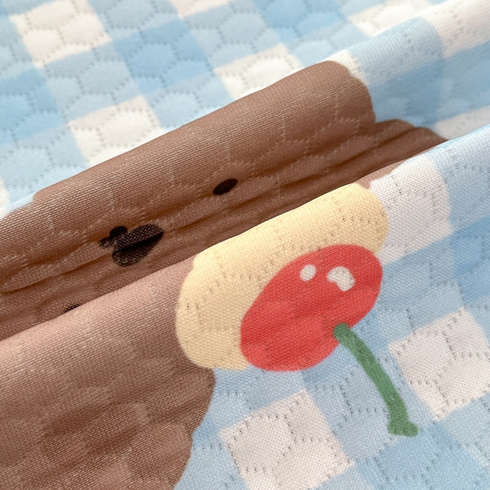 91家纺网 家纺一手货源 找家纺 Sweet dreams甜梦 2025新款数码印花凉感豆豆软席凉席席子系列-小版 格子小熊