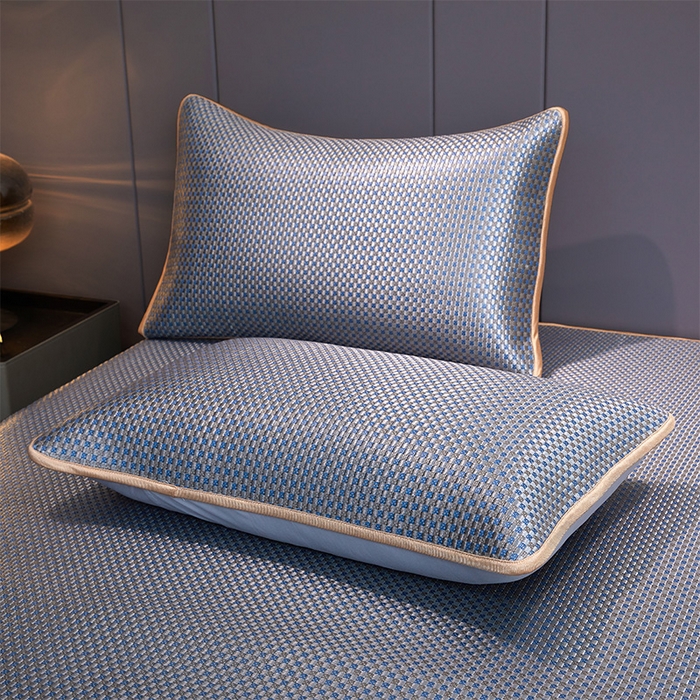 91家纺网 家纺一手货源 找家纺 罗艺轩 2025新款可拆卸床笠式床裙凉感冰丝藤席三件套-爱星海 爱星海-宝石蓝