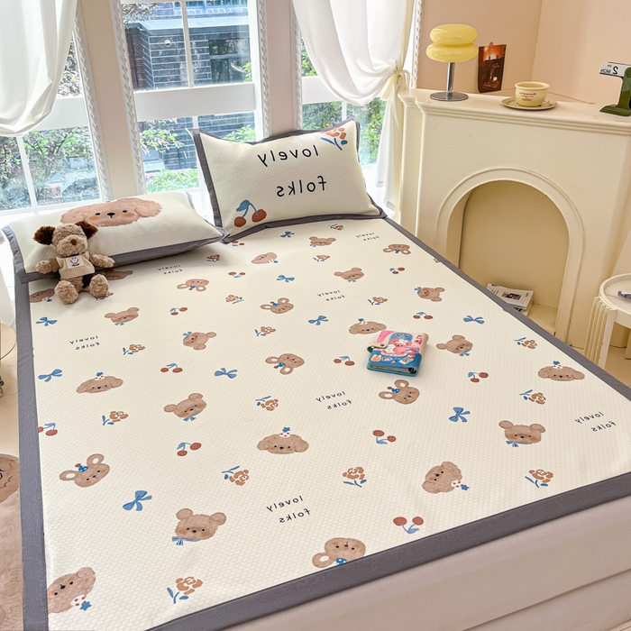 91家纺网 家纺一手货源 找家纺 Sweet dreams甜梦 2025新款数码印花凉感豆豆软席凉席席子系列-小版 蝴蝶结狗狗