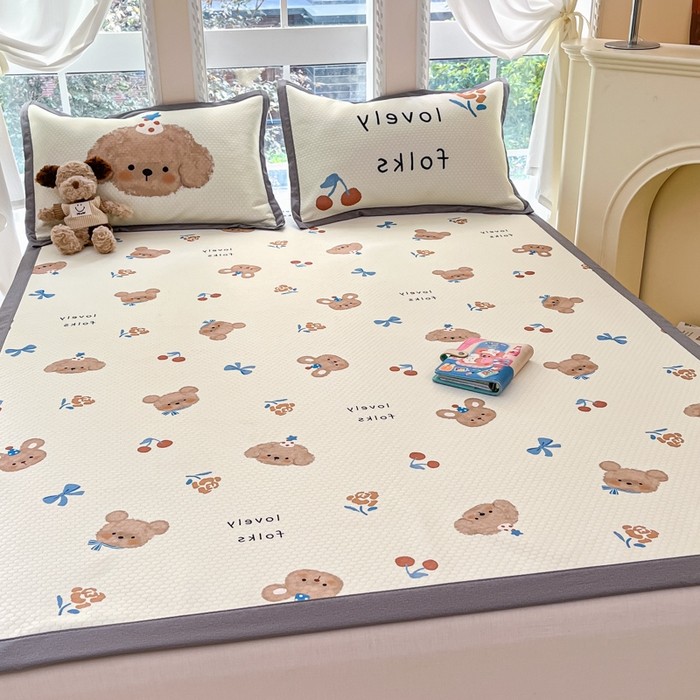 91家纺网 家纺一手货源 找家纺 Sweet dreams甜梦 2025新款数码印花凉感豆豆软席凉席席子系列-小版 蝴蝶结狗狗