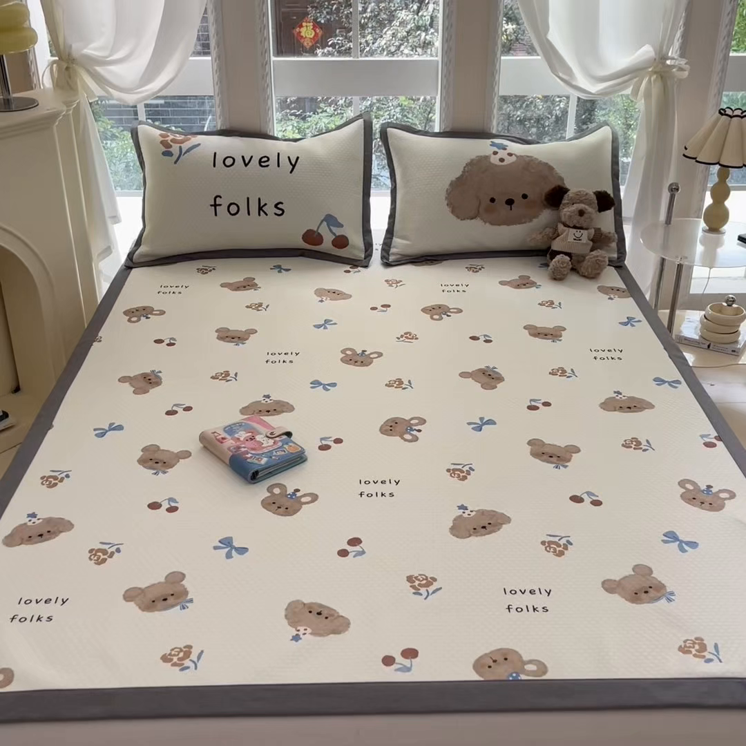 91家纺网 家纺一手货源 找家纺 Sweet dreams甜梦 2025新款数码印花凉感豆豆软席凉席席子系列-小版 蝴蝶结狗狗