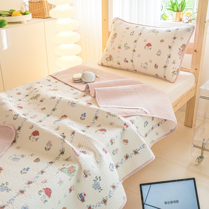 91家纺网 家纺一手货源 找家纺  （提供买家秀 爆款花型 不断货）2025新款小清新印花全棉床盖学生床盖套件-跑量款 蛋糕女孩