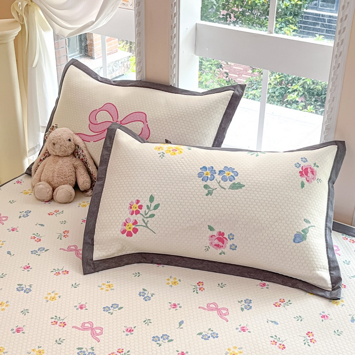 91家纺网 家纺一手货源 找家纺 Sweet dreams甜梦 2025新款数码印花凉感豆豆软席凉席席子系列-小版 蝴蝶结黄花