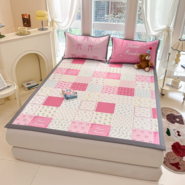 91家纺网 家纺一手货源 找家纺 Sweet dreams甜梦 2025新款数码印花凉感豆豆软席凉席席子系列-小版 花花格子