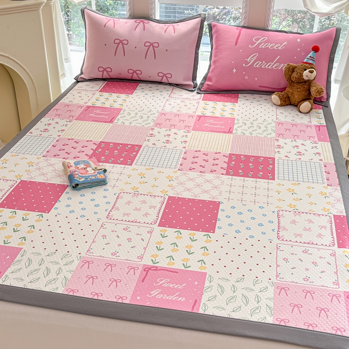 91家纺网 家纺一手货源 找家纺 Sweet dreams甜梦 2025新款数码印花凉感豆豆软席凉席席子系列-小版 花花格子