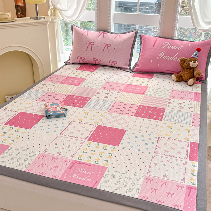 91家纺网 家纺一手货源 找家纺 Sweet dreams甜梦 2025新款数码印花凉感豆豆软席凉席席子系列-小版 花花格子