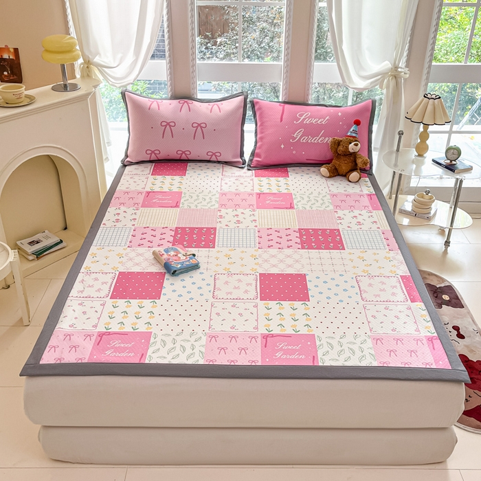 91家纺网 家纺一手货源 找家纺 Sweet dreams甜梦 2025新款数码印花凉感豆豆软席凉席席子系列-小版 花花格子