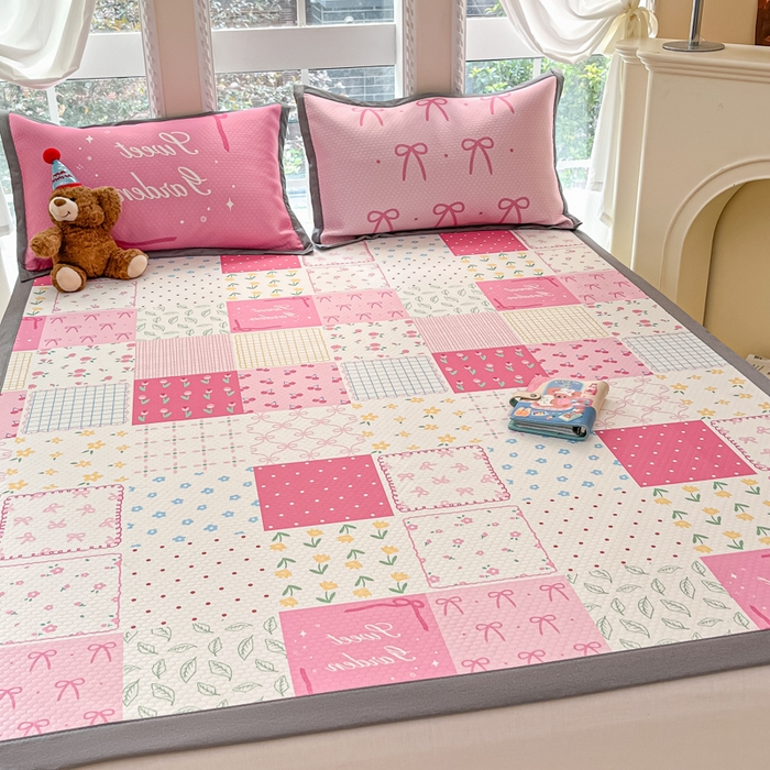 91家纺网 家纺一手货源 找家纺 Sweet dreams甜梦 2025新款数码印花凉感豆豆软席凉席席子系列-小版 花花格子