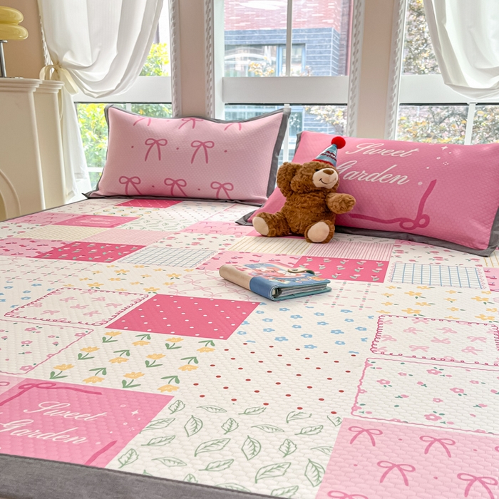 91家纺网 家纺一手货源 找家纺 Sweet dreams甜梦 2025新款数码印花凉感豆豆软席凉席席子系列-小版 花花格子