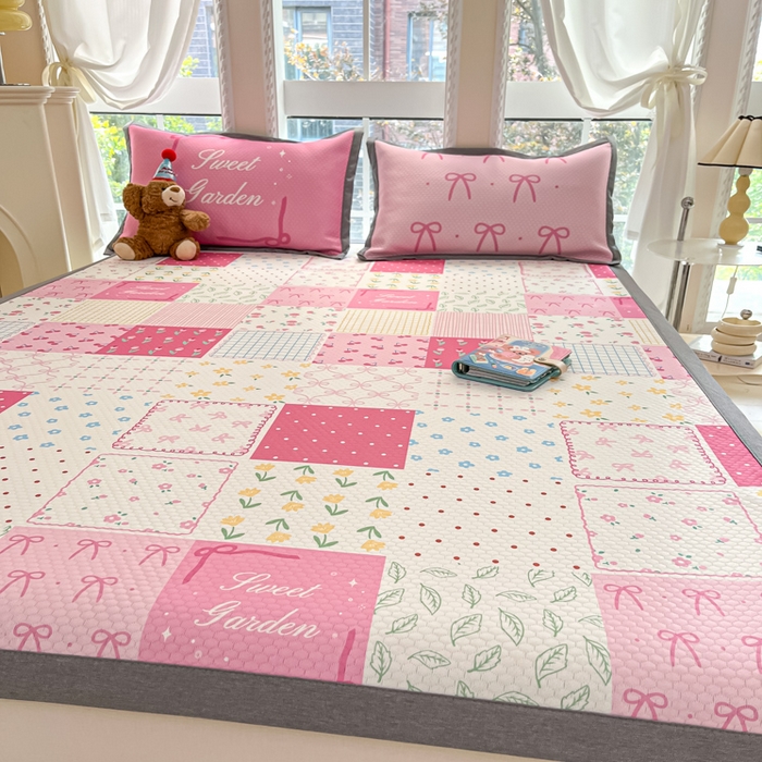 91家纺网 家纺一手货源 找家纺 Sweet dreams甜梦 2025新款数码印花凉感豆豆软席凉席席子系列-小版 花花格子