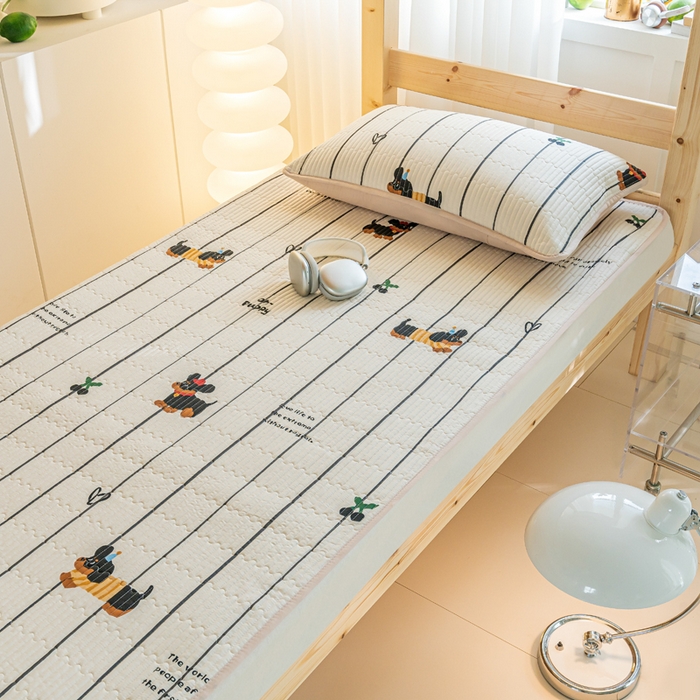 91家纺网 家纺一手货源 找家纺  （提供买家秀 爆款花型 不断货）2025新款小清新印花全棉床盖学生床盖套件-跑量款 爱神小狗