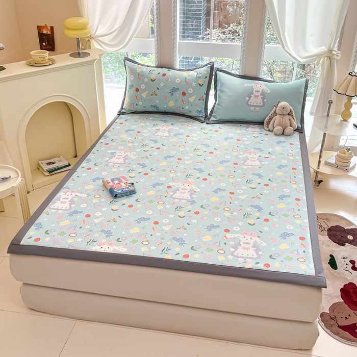 91家纺网 家纺一手货源 找家纺 Sweet dreams甜梦 2025新款数码印花凉感豆豆软席凉席席子系列-小版 花花小兔