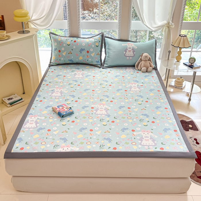 91家纺网 家纺一手货源 找家纺 Sweet dreams甜梦 2025新款数码印花凉感豆豆软席凉席席子系列-小版 花花小兔