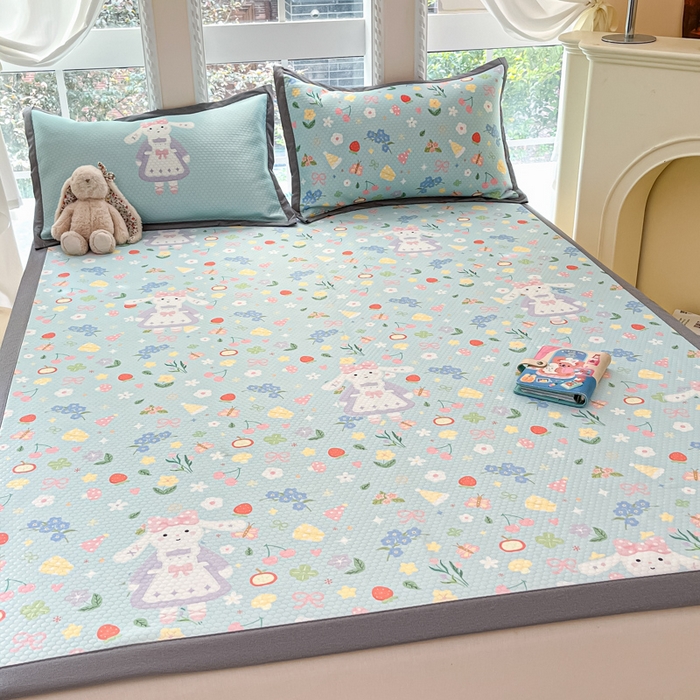 91家纺网 家纺一手货源 找家纺 Sweet dreams甜梦 2025新款数码印花凉感豆豆软席凉席席子系列-小版 花花小兔