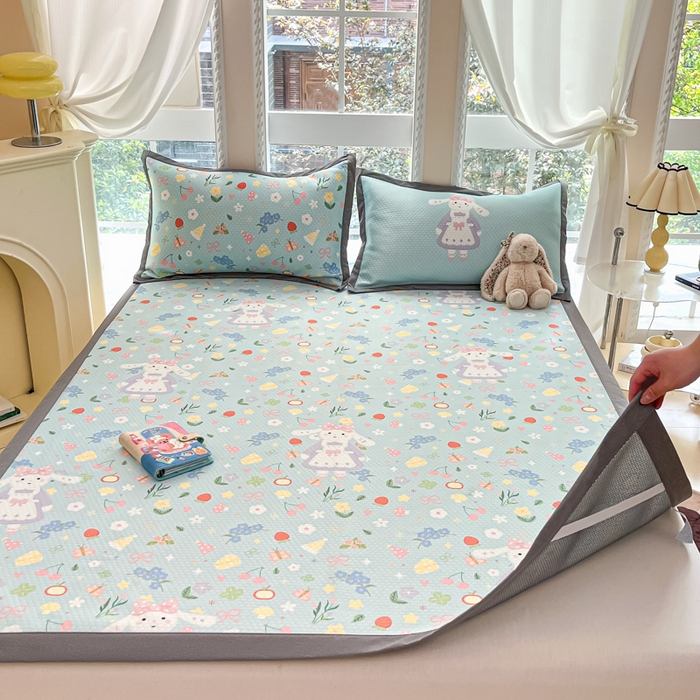 91家纺网 家纺一手货源 找家纺 Sweet dreams甜梦 2025新款数码印花凉感豆豆软席凉席席子系列-小版 花花小兔