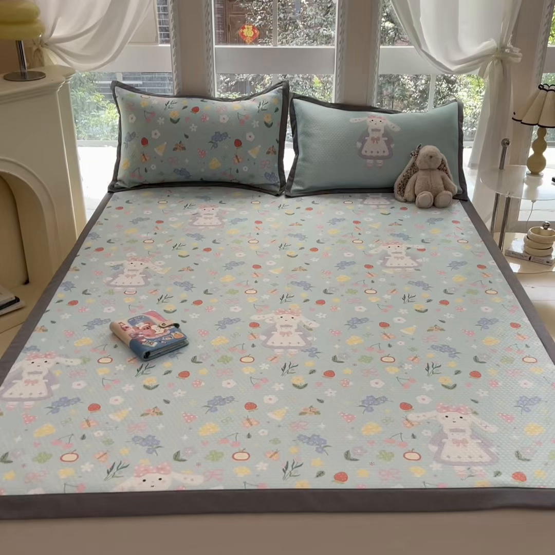 91家纺网 家纺一手货源 找家纺 Sweet dreams甜梦 2025新款数码印花凉感豆豆软席凉席席子系列-小版 花花小兔